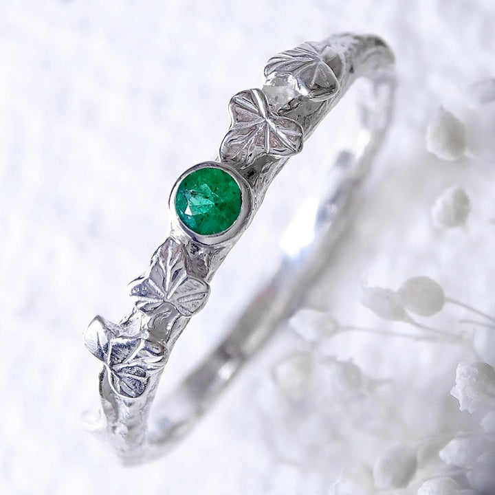 Entwining Ivy Leaves ring, 2.5mm Emerald