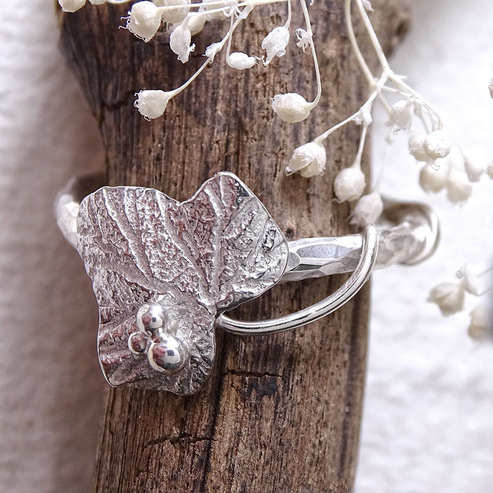 Ivy Leaf ring with a seed cluster