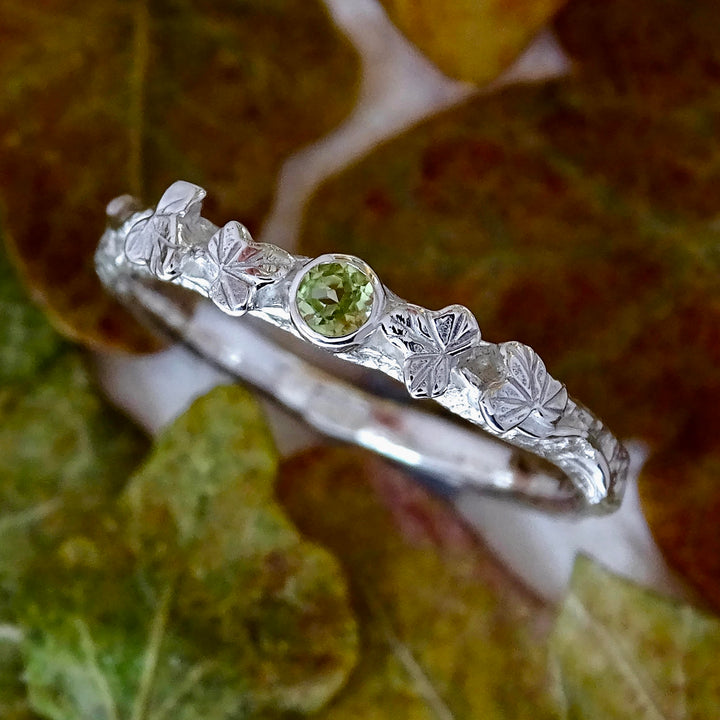 Entwining Ivy Leaves ring, 2.5mm Peridot
