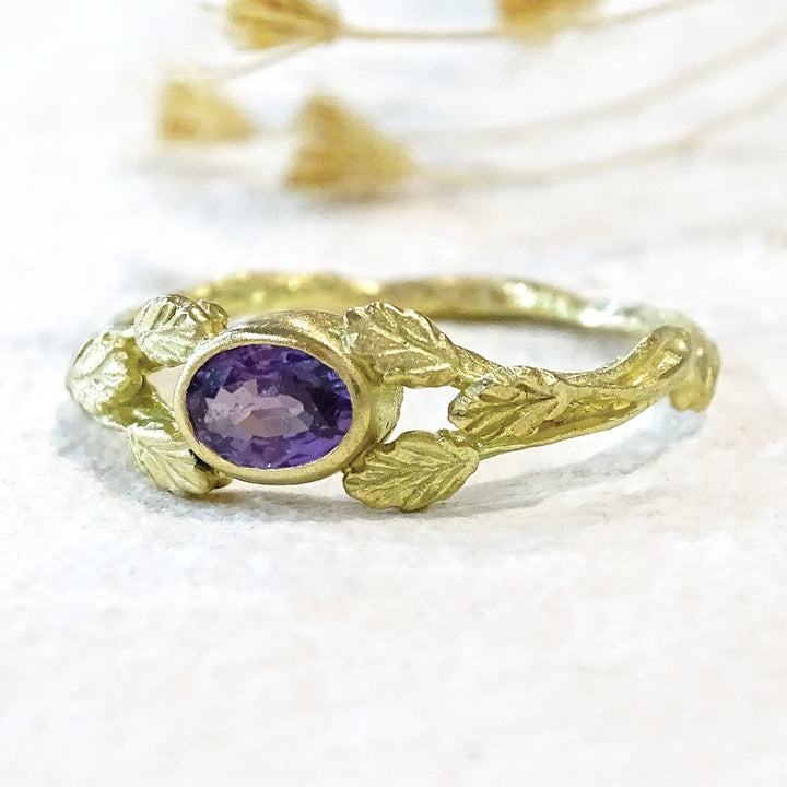 Entwining Leaves ring, 18ct gold, Purple Sapphire