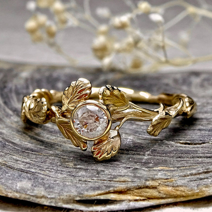 Entwining Leaves ring, 9ct yellow gold, 4mm Diamond