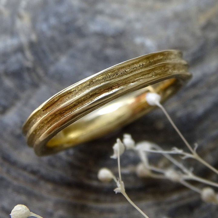 Reed ring, medium width, 9ct yellow gold