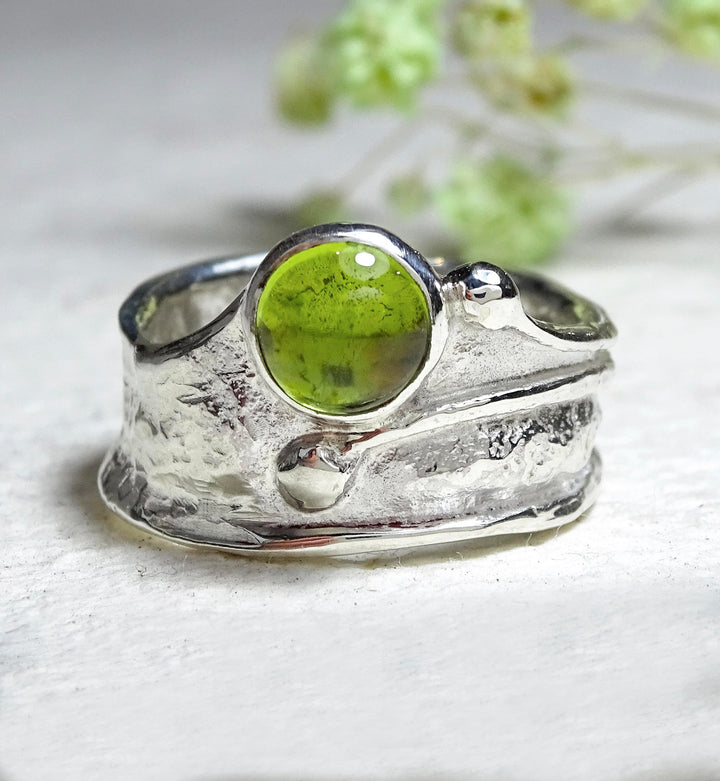 Wide Wild Wood Tendril Ring, 7mm Peridot
