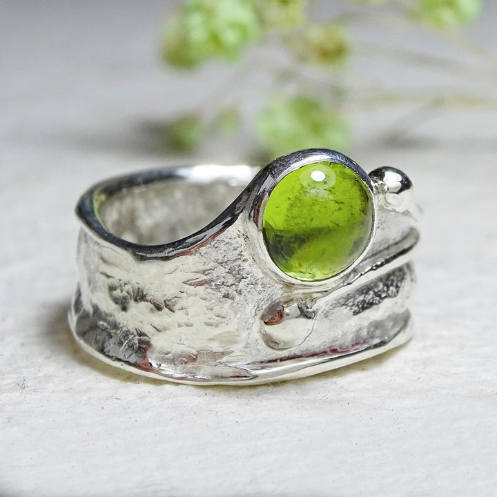 Wide Wild Wood Tendril Ring, 7mm Peridot