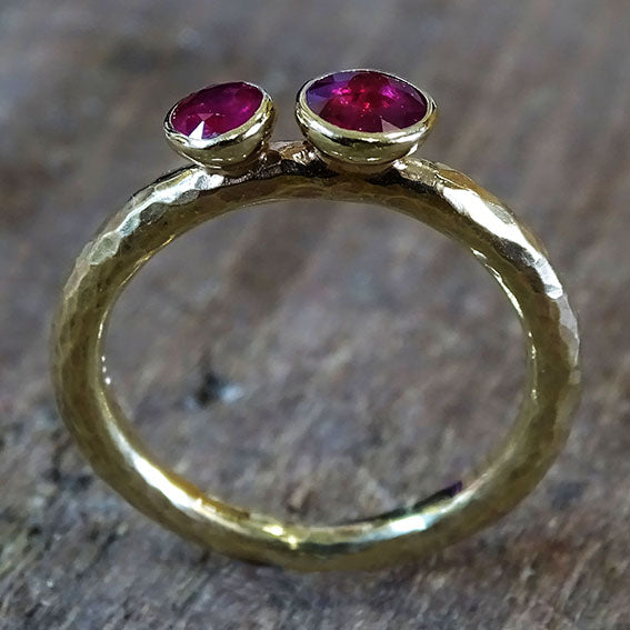 Duo Ring, 9ct gold, 5mm and 4mm Rubies