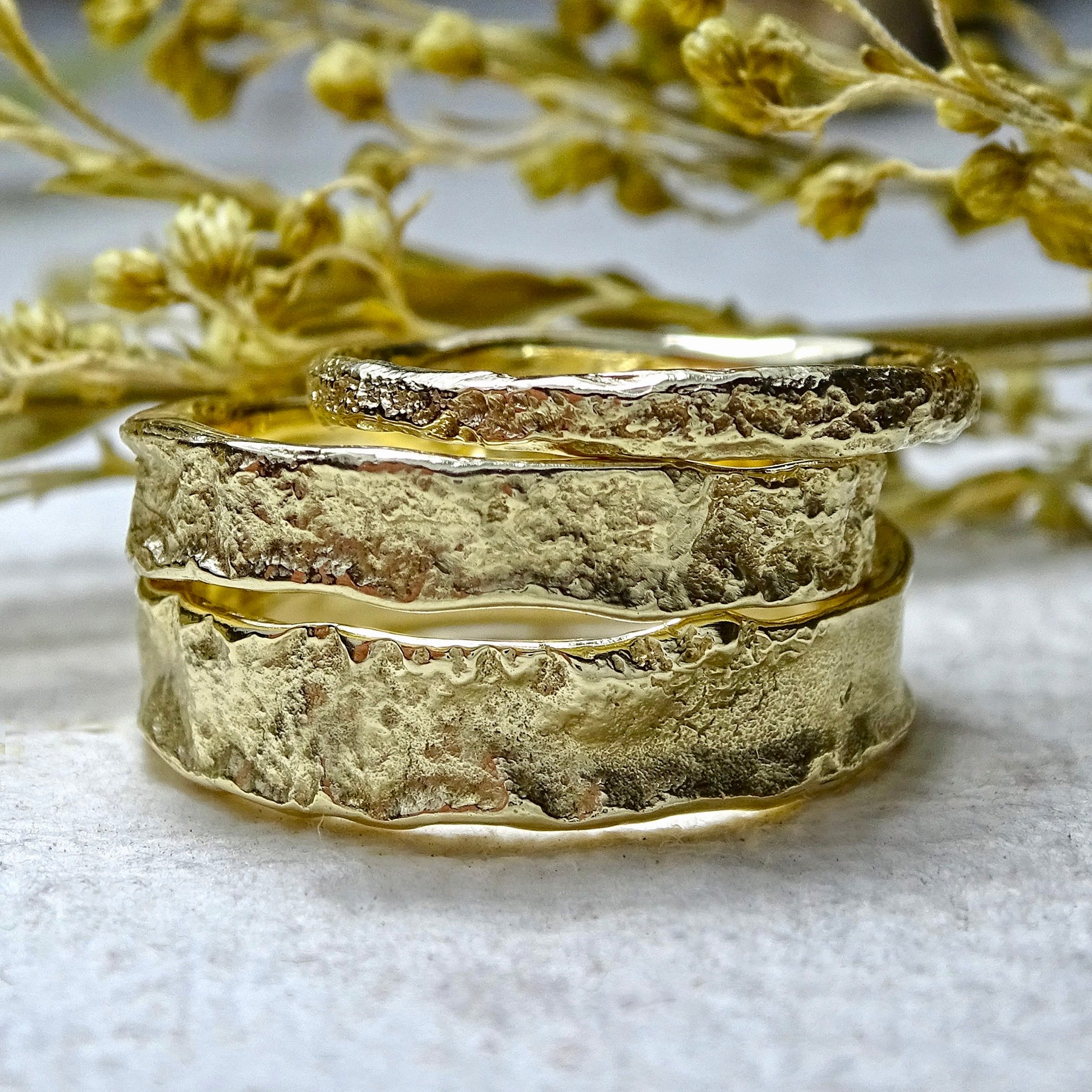 Bark ring, 4mm - 5mm wide, 9ct yellow gold