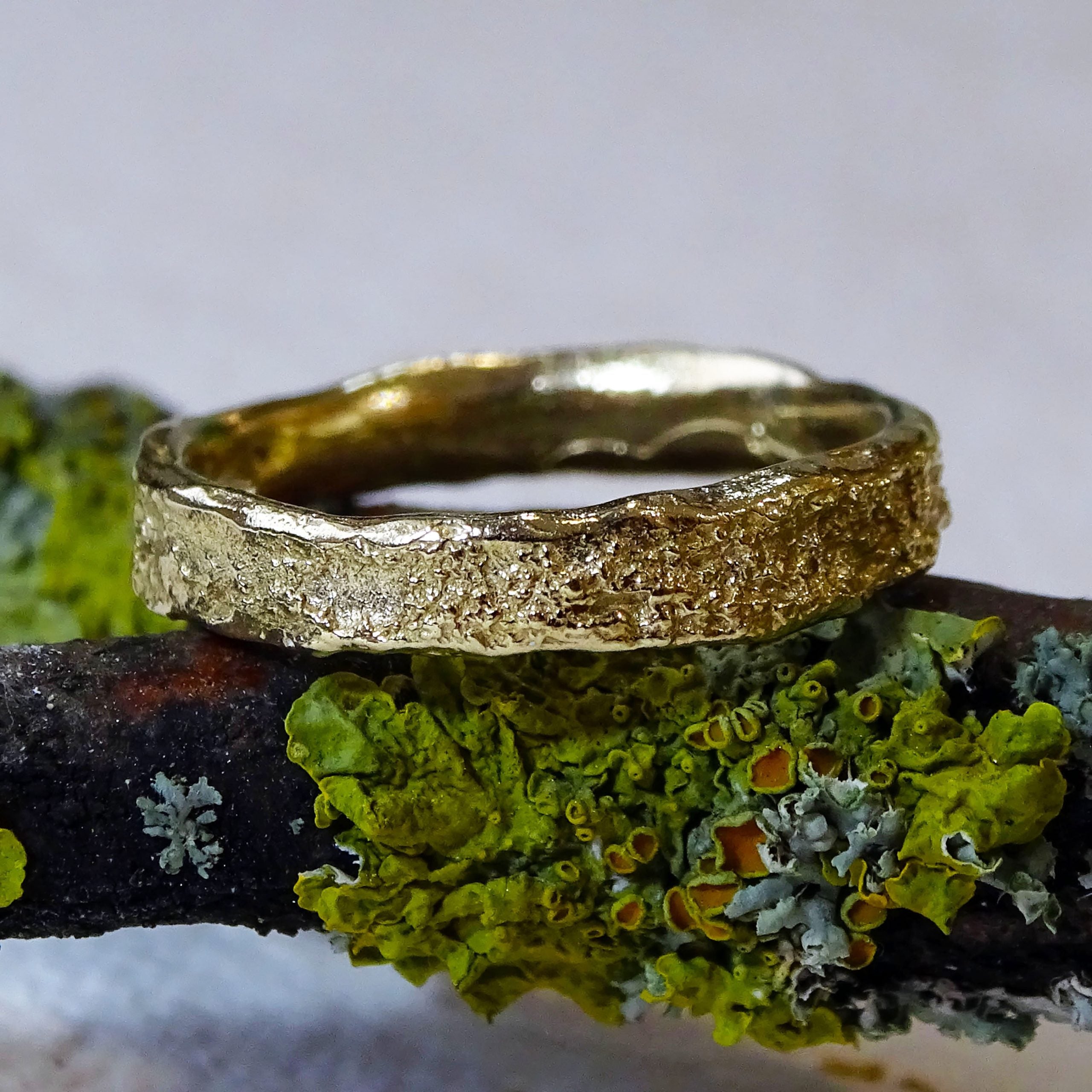 Bark ring, 3mm - 4mm wide, 9ct gold