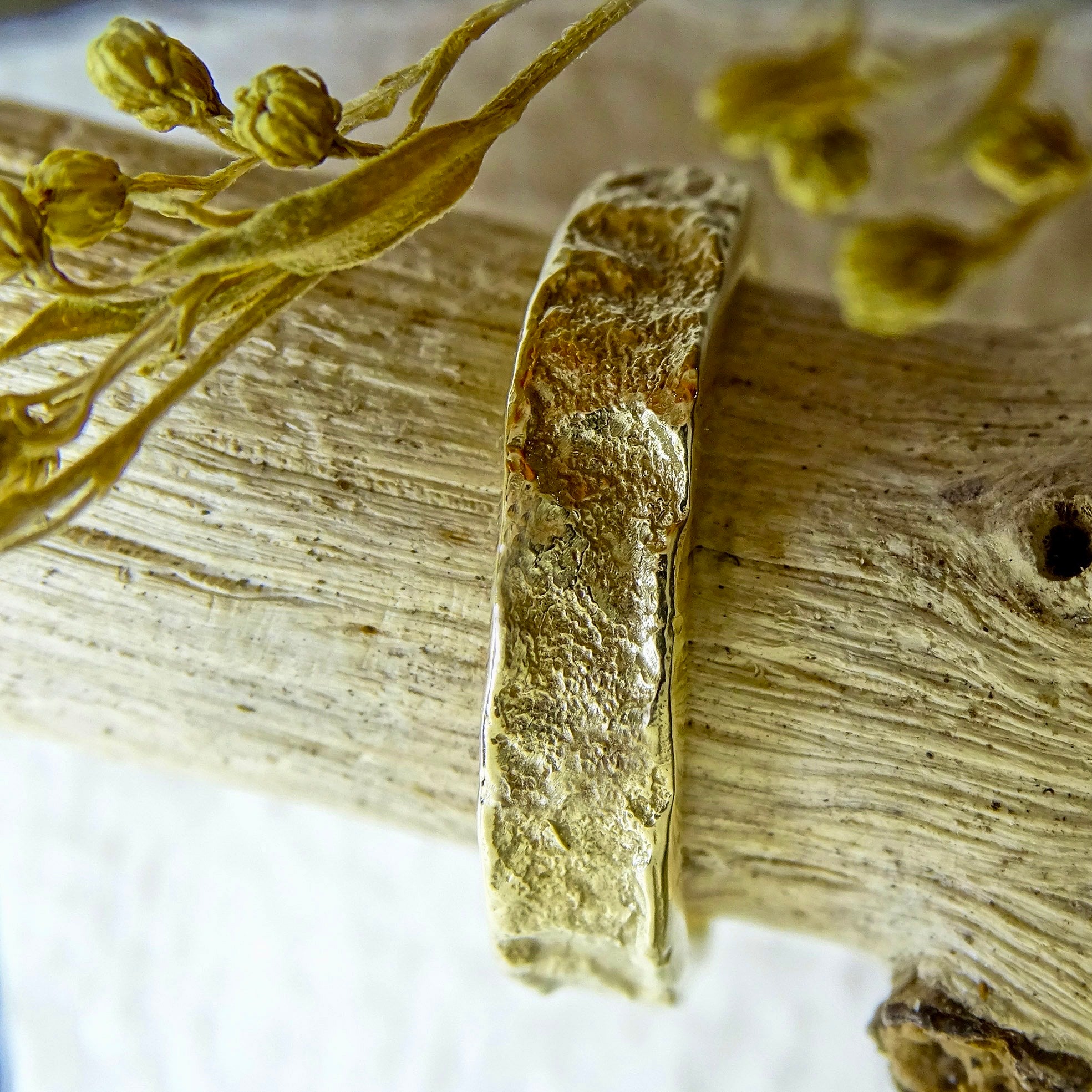 Bark ring, 4mm - 5mm wide, 9ct yellow gold