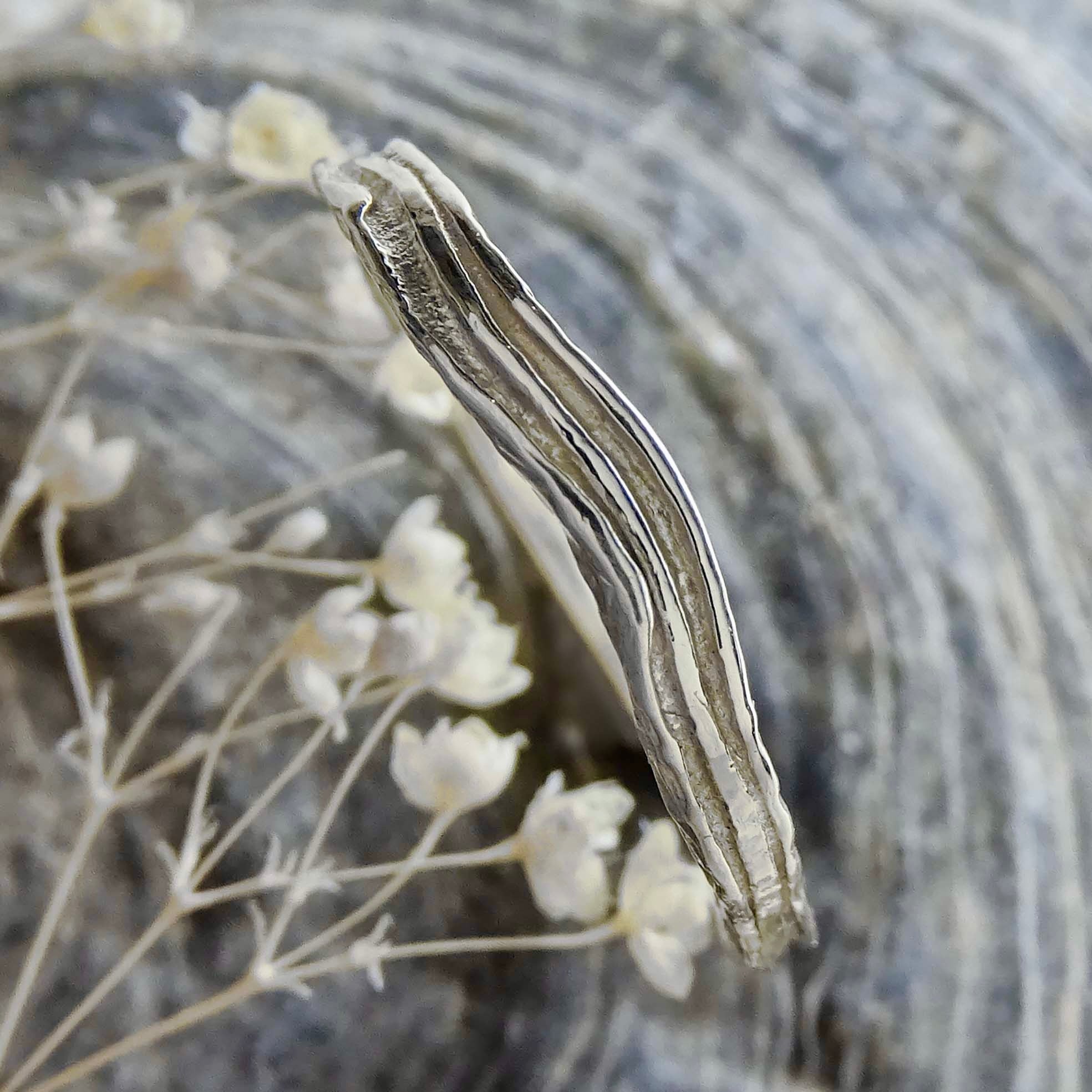 Narrow curved Reed ring, 9ct white gold