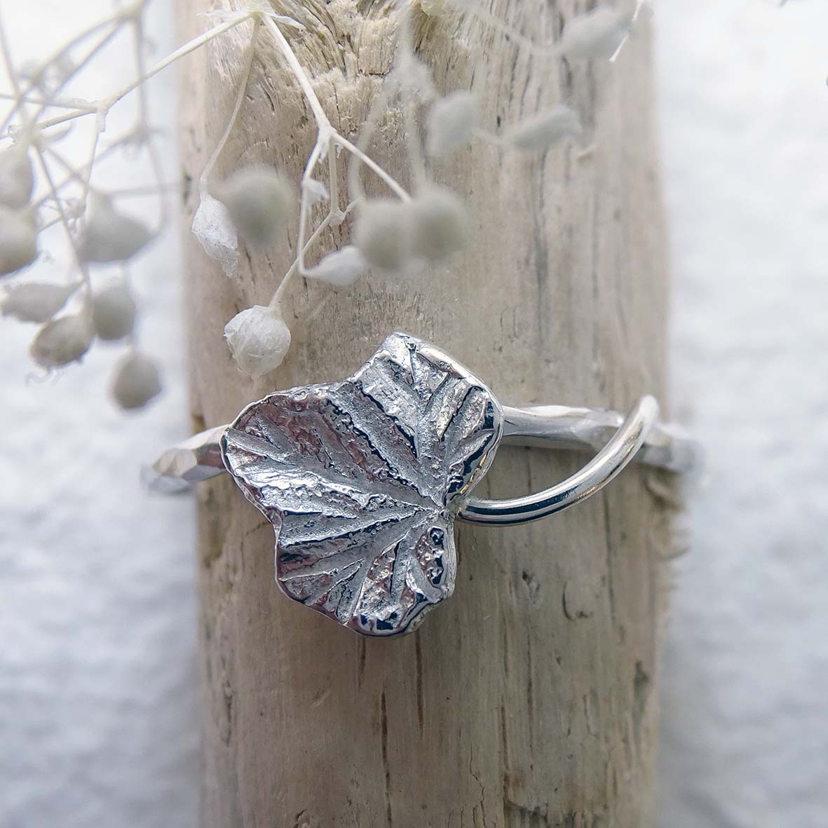 Little Ivy leaf ring