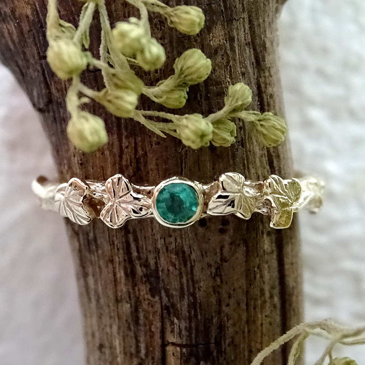 Entwining Ivy Leaves ring, 2.5mm Emerald, 9ct gold