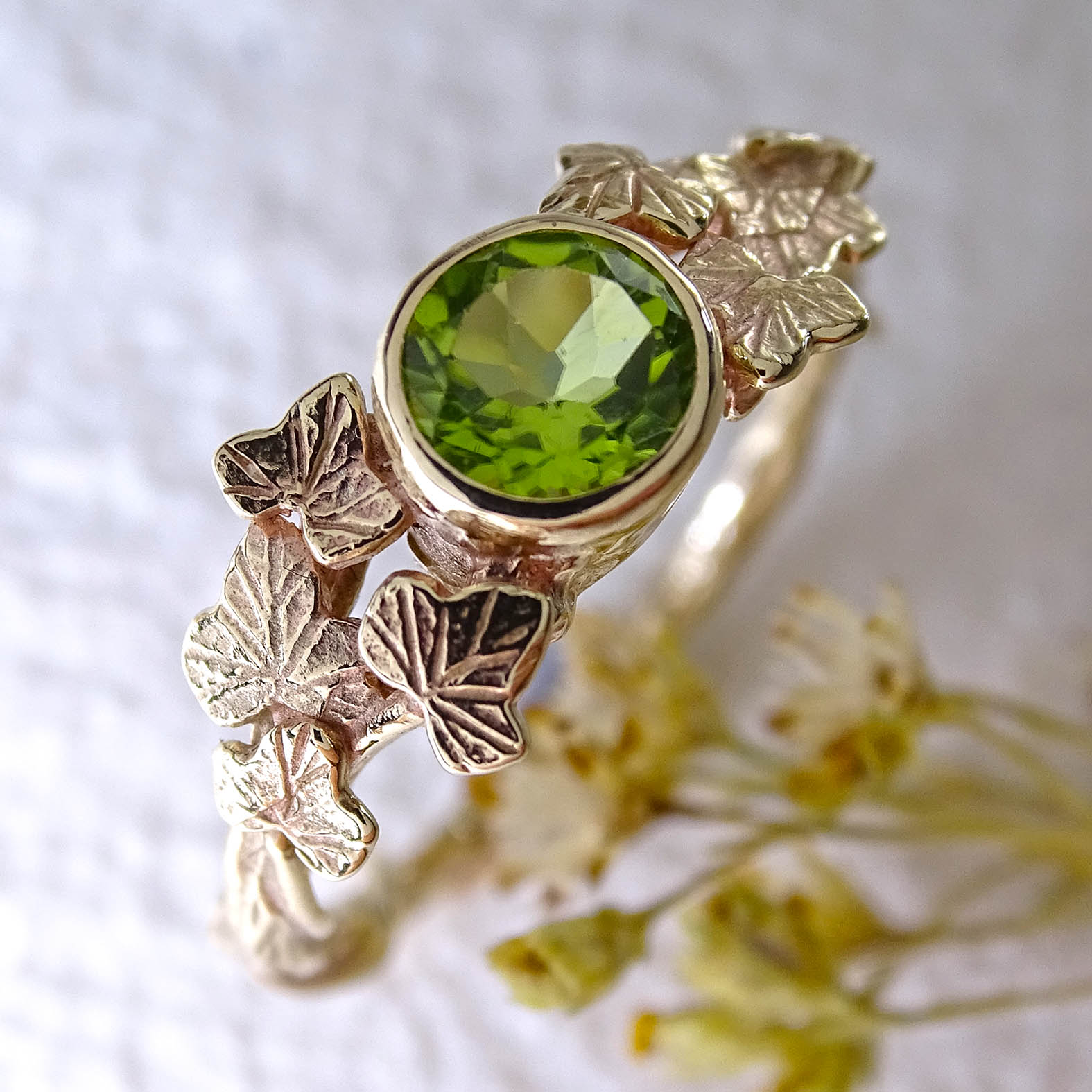 Entwining Ivy Leaves ring, 9ct yellow gold, 5mm Peridot