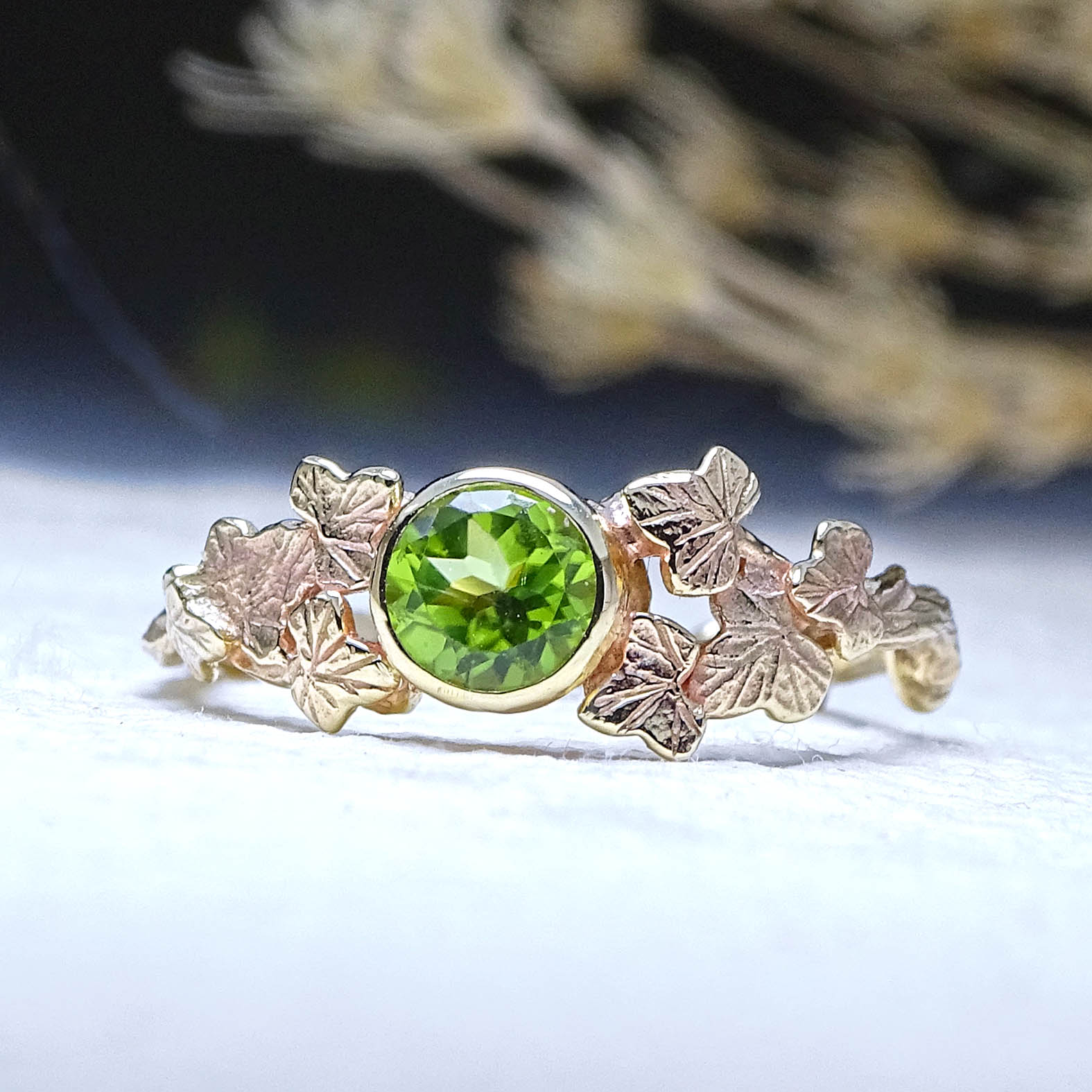 Entwining Ivy Leaves ring, 9ct yellow gold, 5mm Peridot