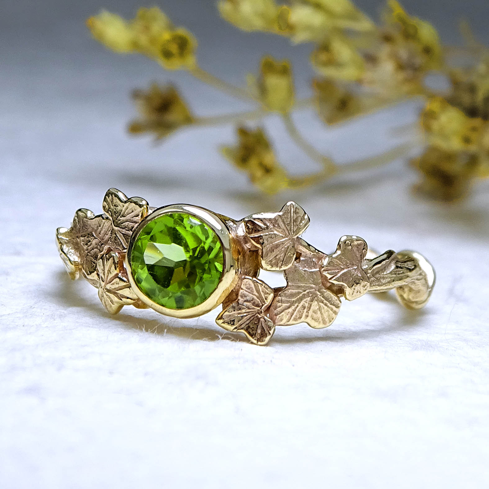 Entwining Ivy Leaves ring, 9ct yellow gold, 5mm Peridot
