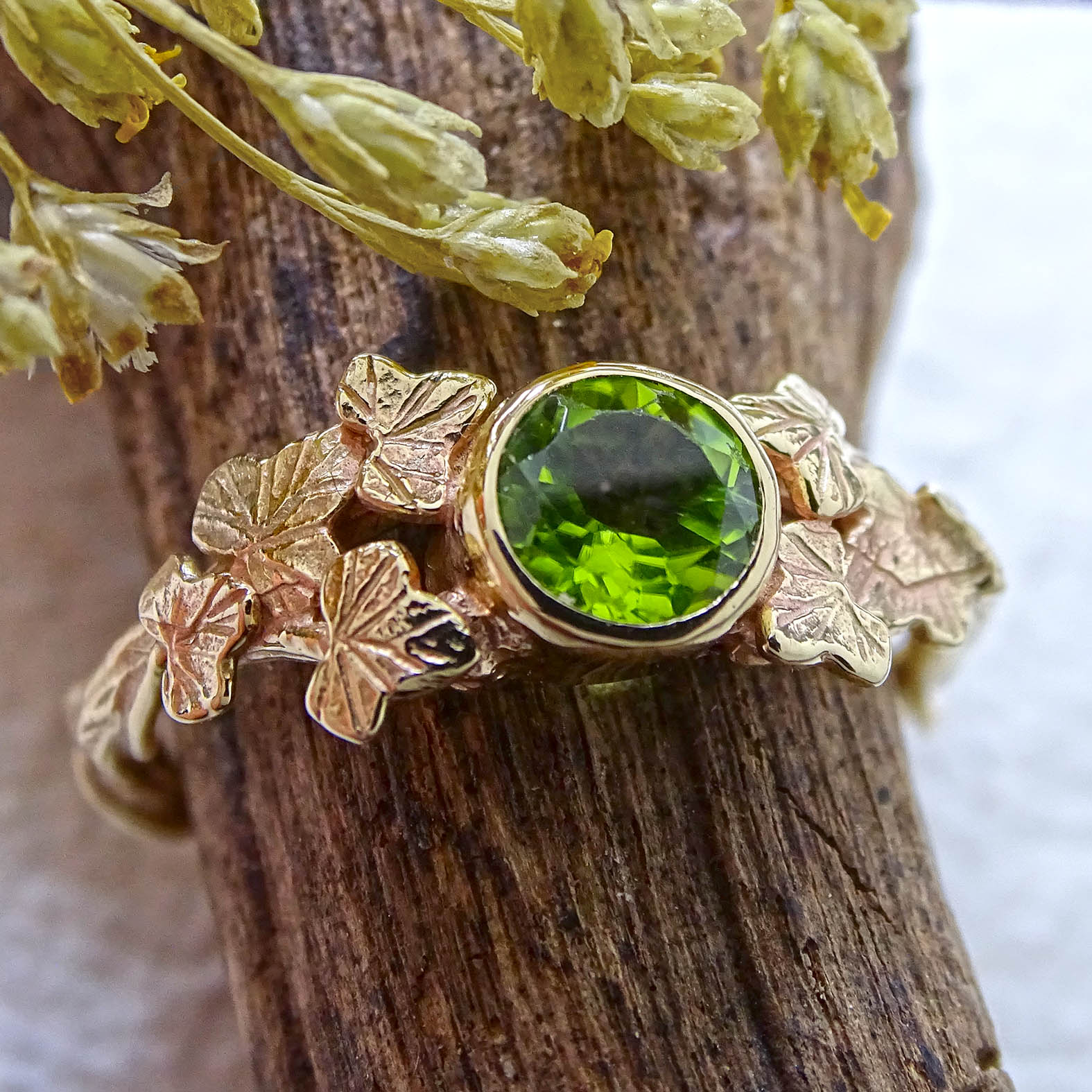 Entwining Ivy Leaves ring, 9ct yellow gold, 5mm Peridot