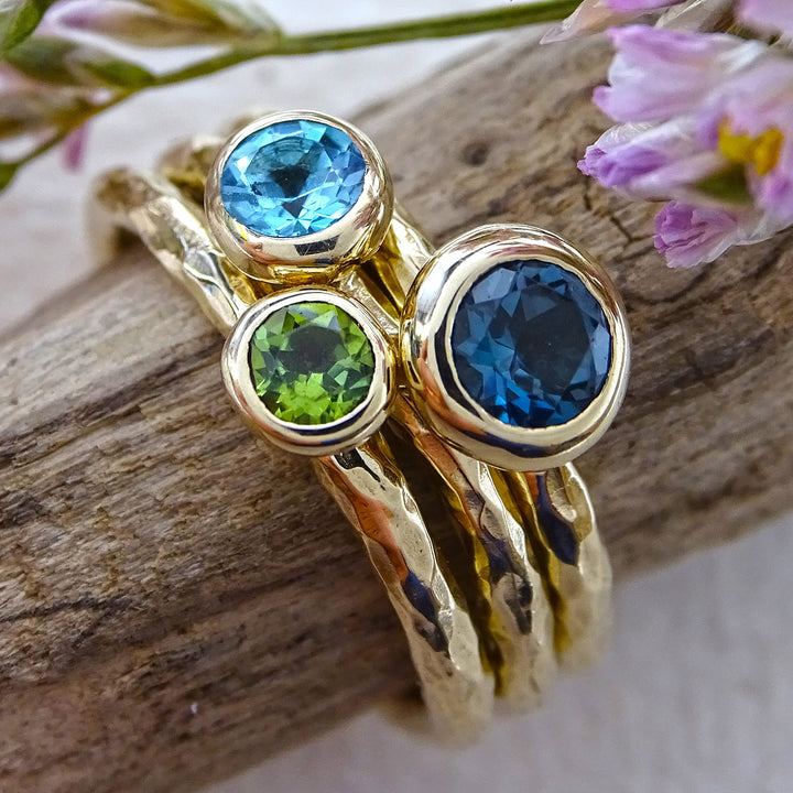 Pebble ring, 4.00mm Swiss Blue Topaz, 9ct gold