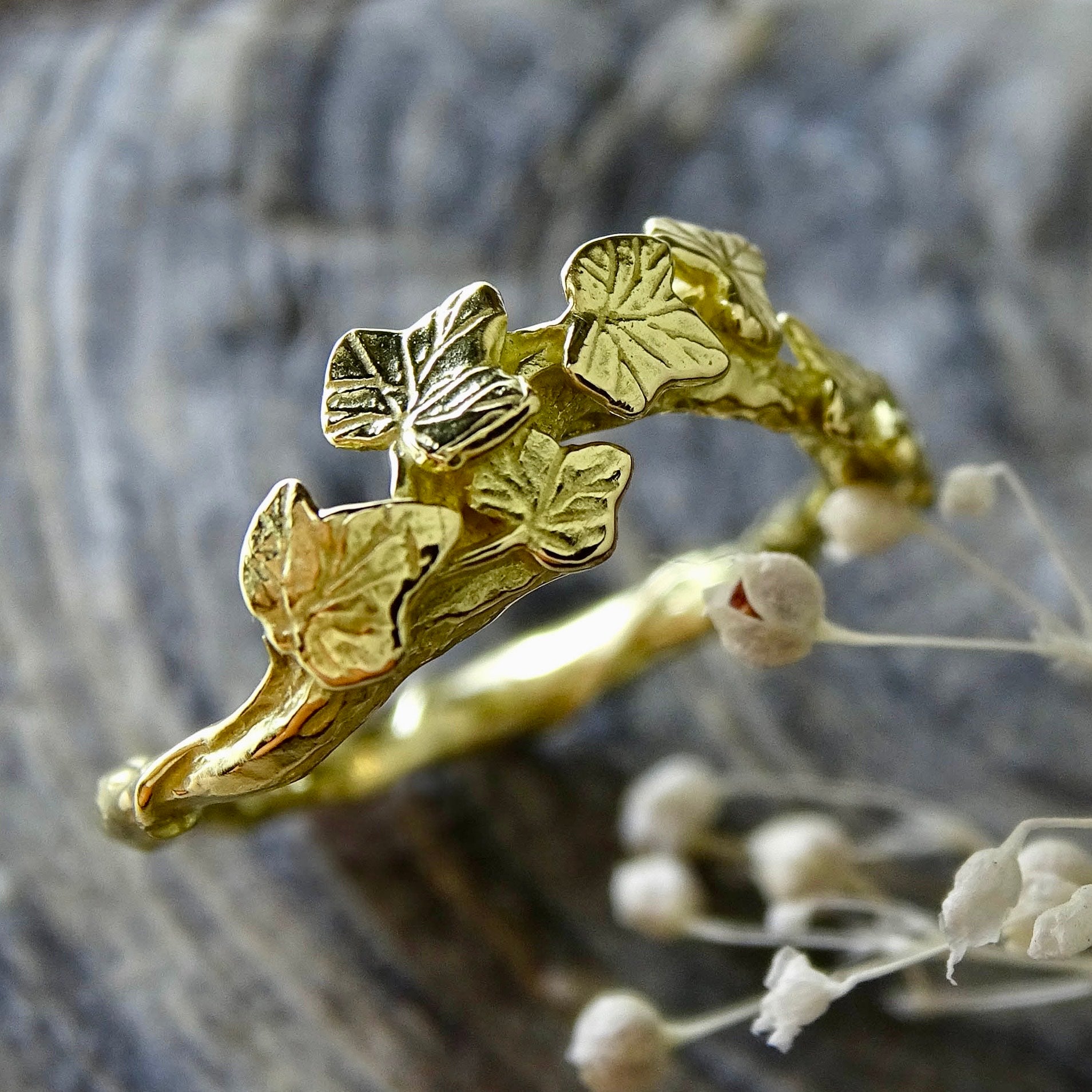 Entwining Ivy Leaves ring, 18ct yellow gold