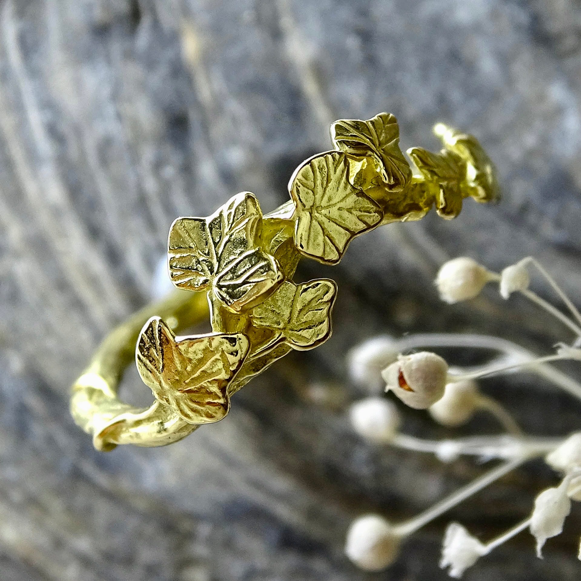 Entwining Ivy Leaves ring, 18ct yellow gold