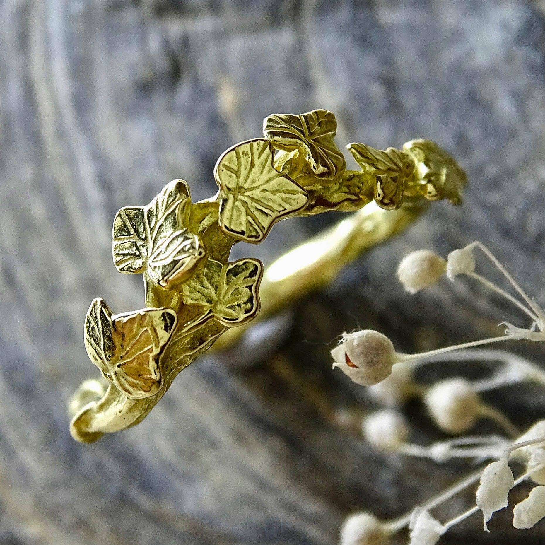 Entwining Ivy Leaves ring, 18ct yellow gold