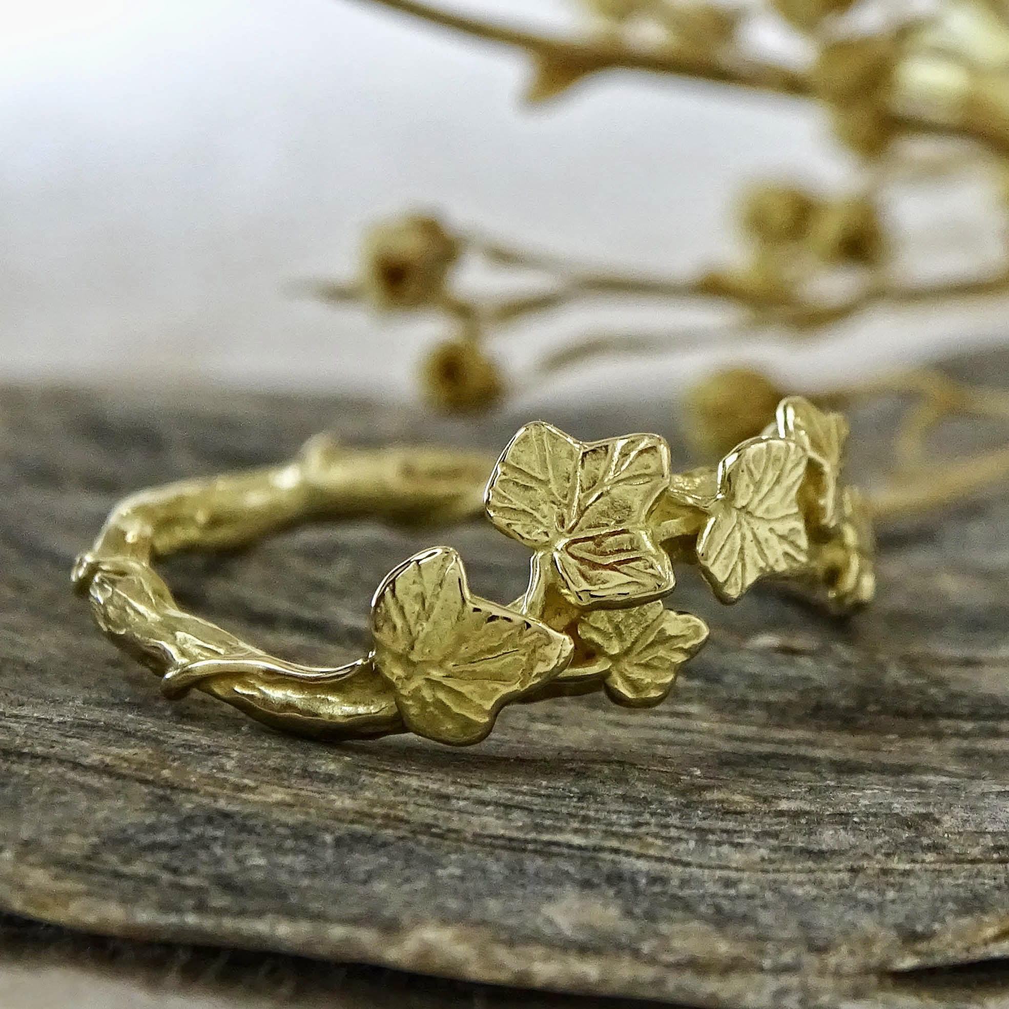 Entwining Ivy Leaves ring, 18ct yellow gold