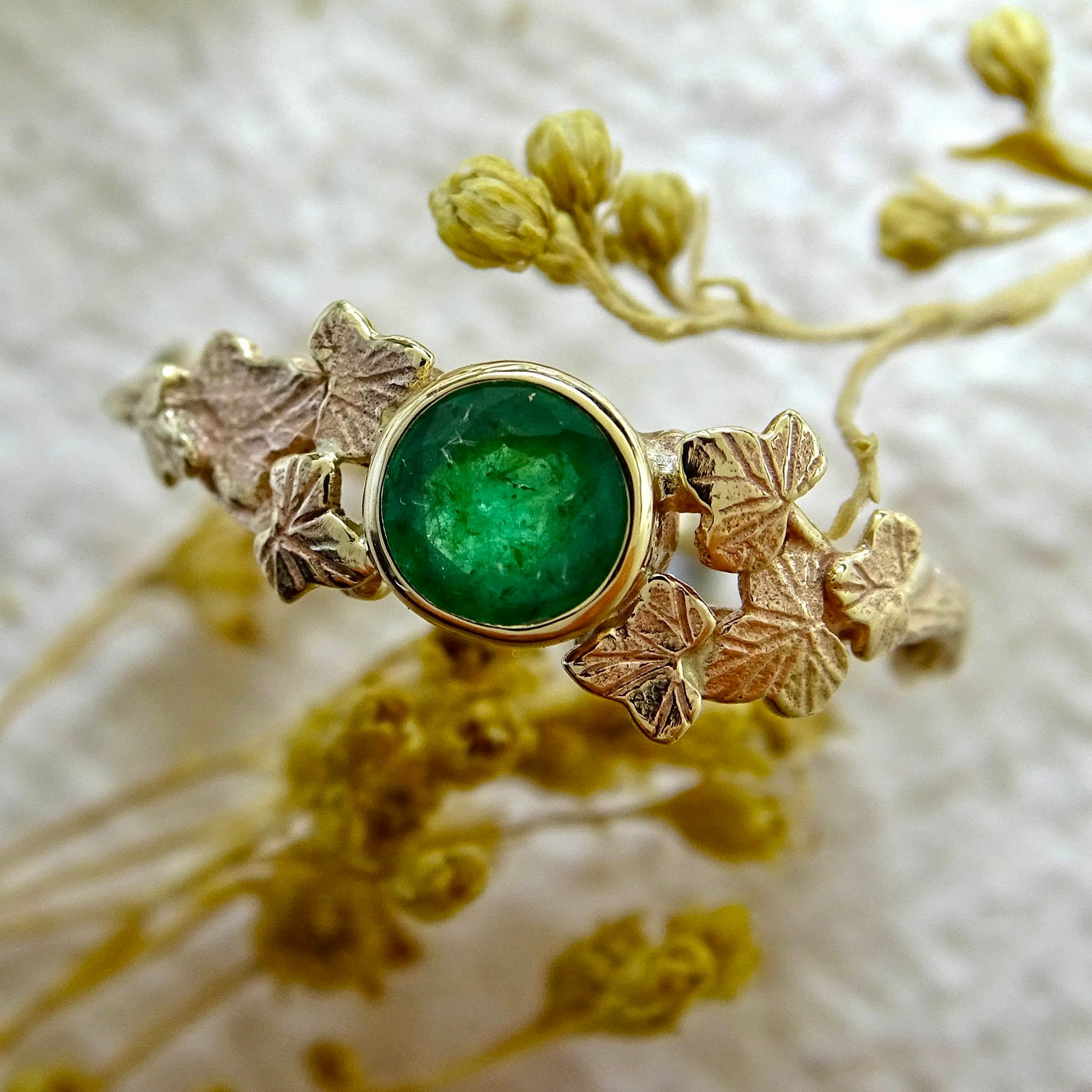 Entwining Ivy Leaves ring, Emerald, 5mm, 9ct gold