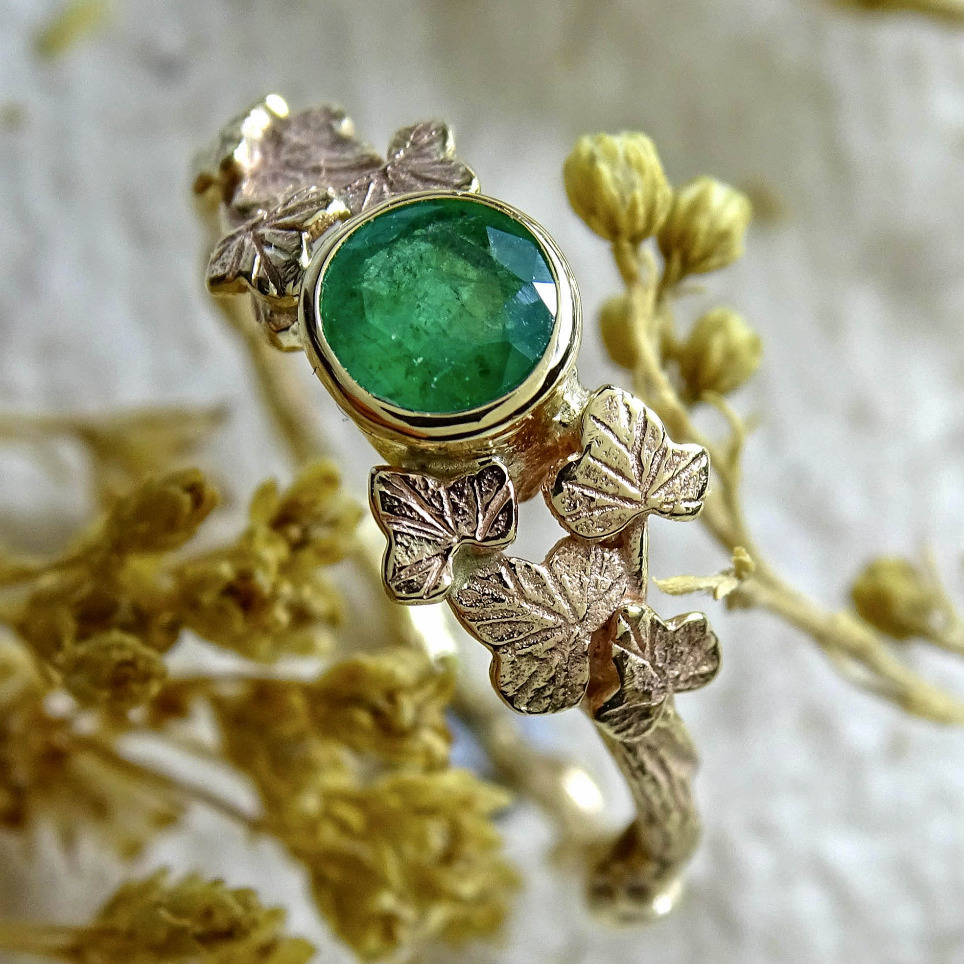 Entwining Ivy Leaves ring, Emerald, 5mm, 9ct gold