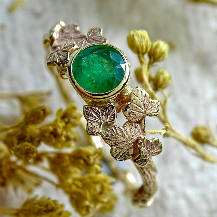 Entwining Ivy Leaves ring, Emerald, 5mm, 9ct gold
