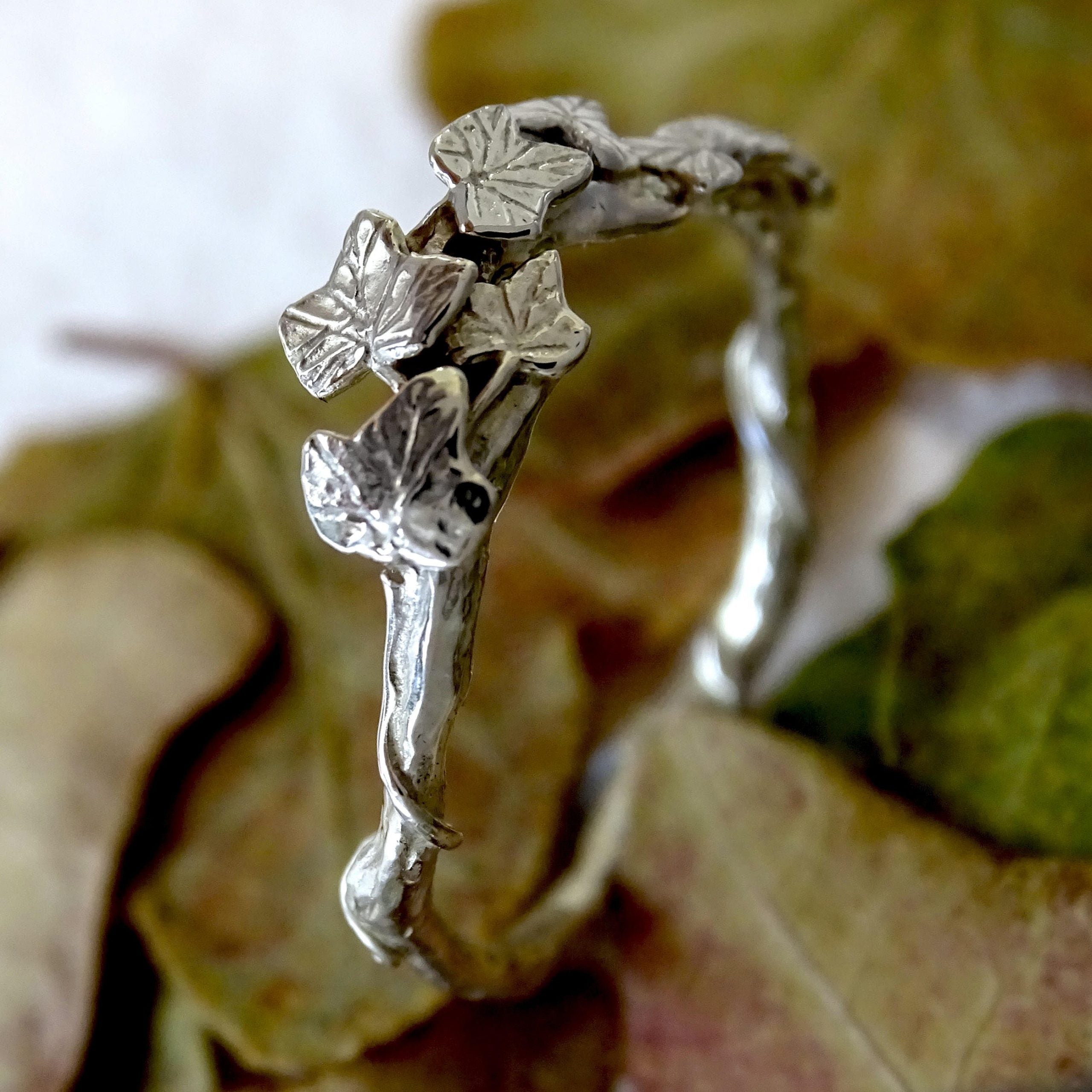 Entwining Ivy Leaves ring, 9ct white gold