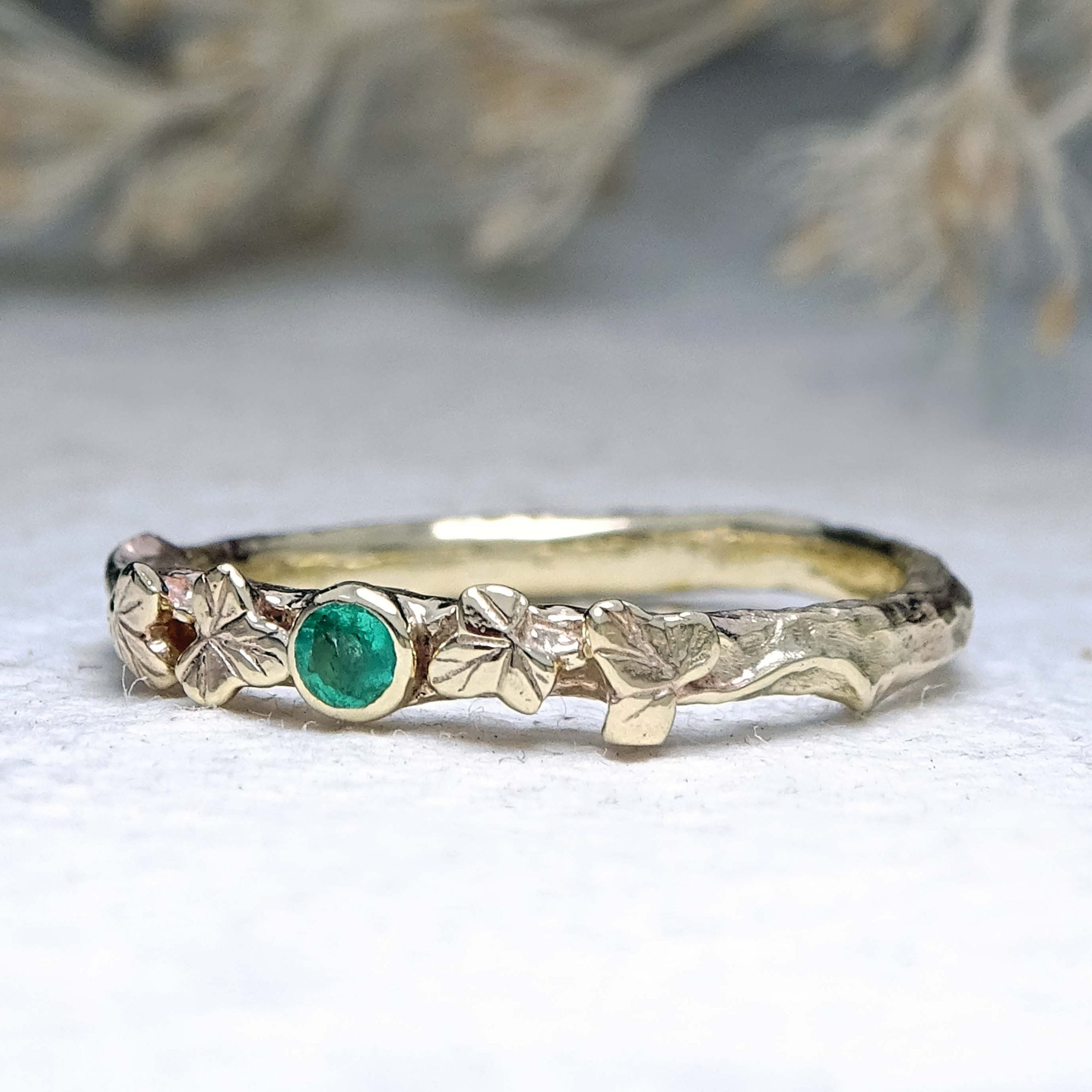 Entwining Ivy Leaves ring, 2.5mm Emerald, 9ct gold