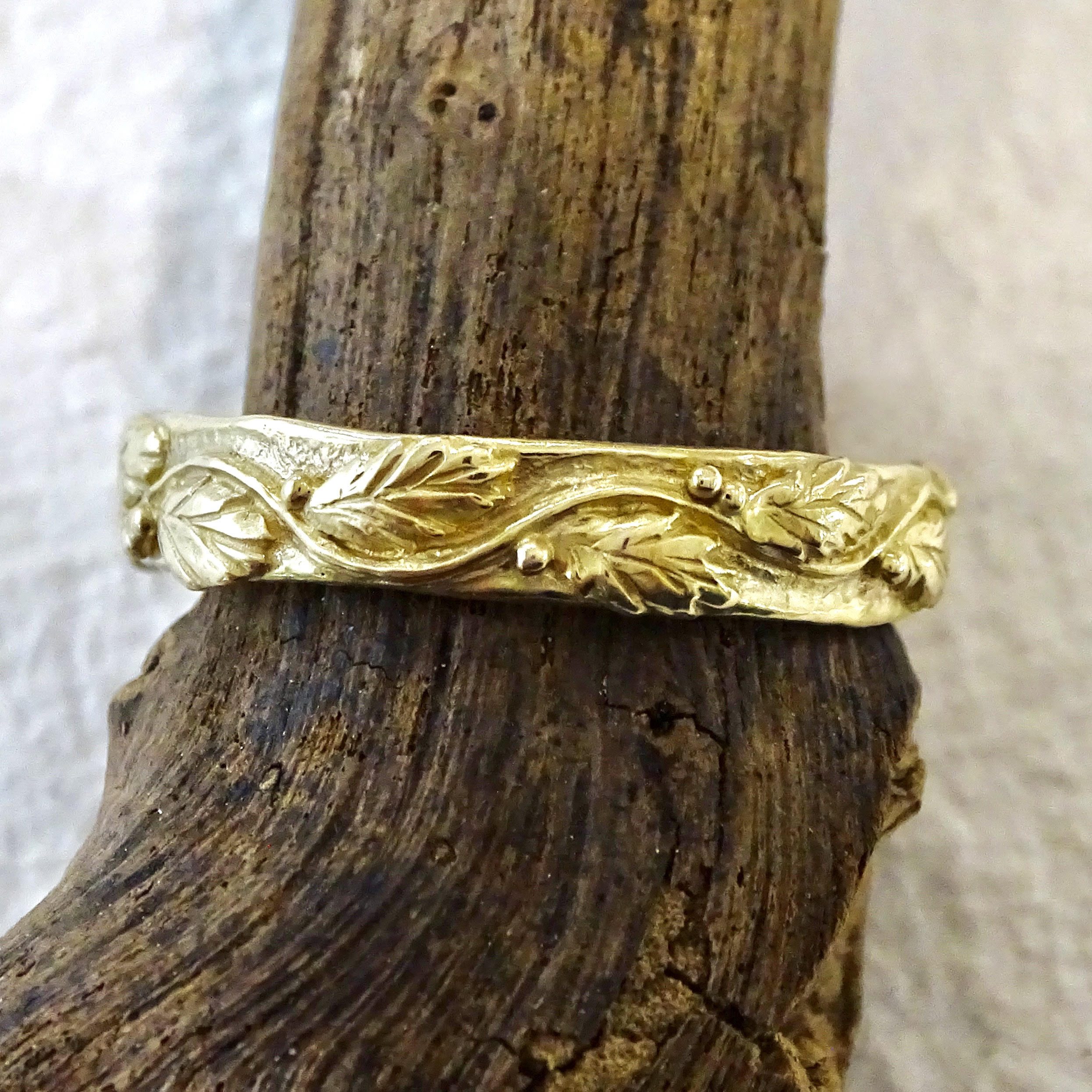 Entwining Leaves Eternity ring, medium