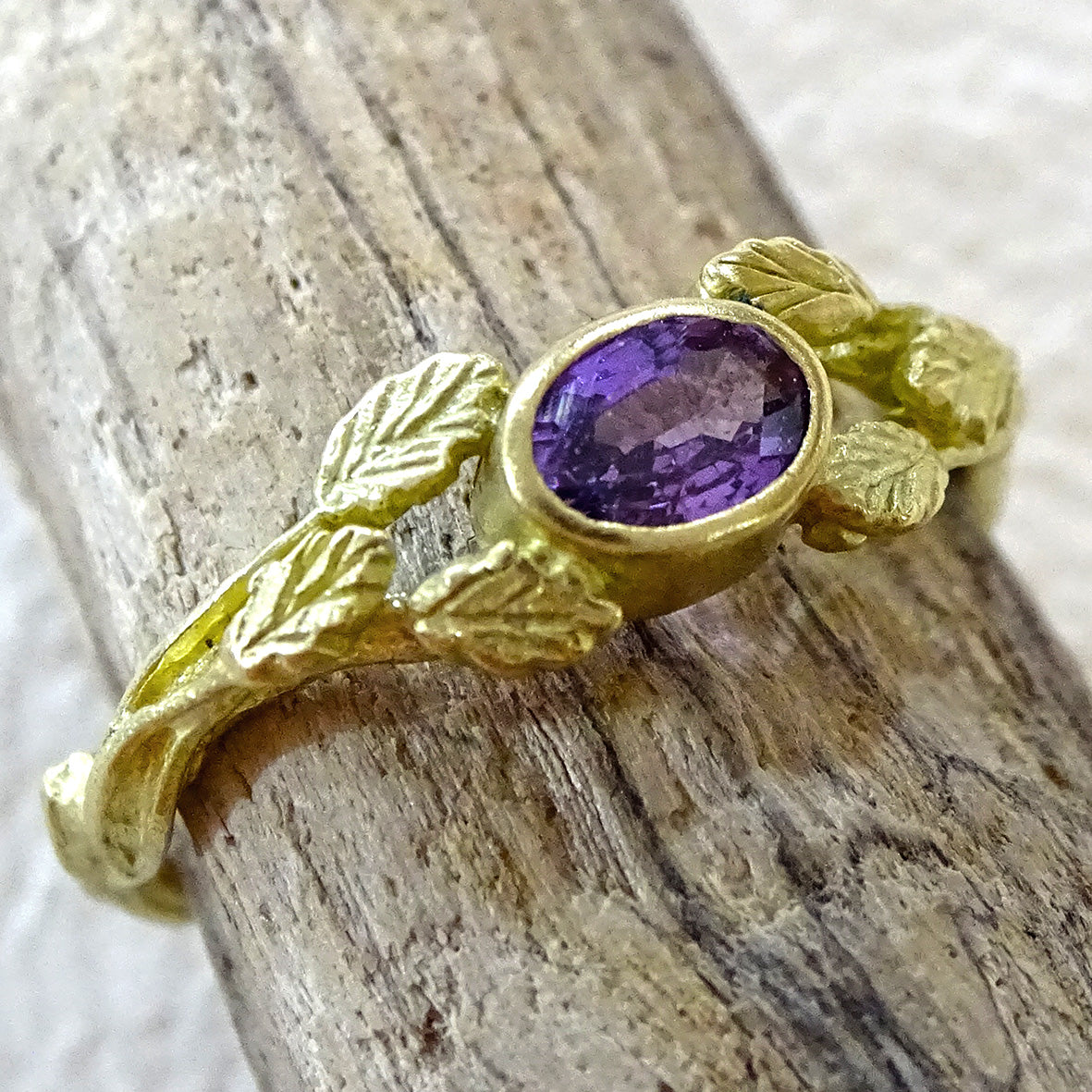 Entwining Leaves ring, 18ct gold, Purple Sapphire