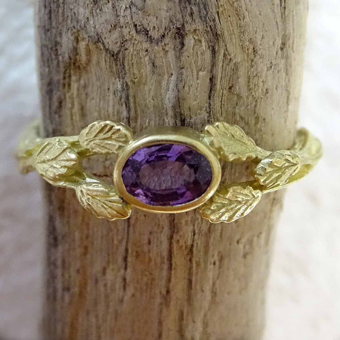 Entwining Leaves ring, 18ct gold, Purple Sapphire