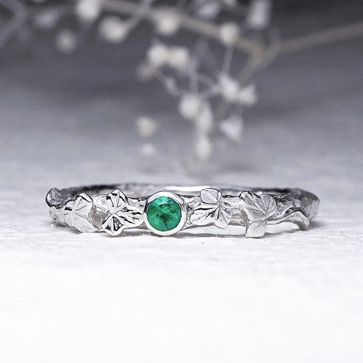 Entwining Ivy Leaves ring, 2.5mm Emerald