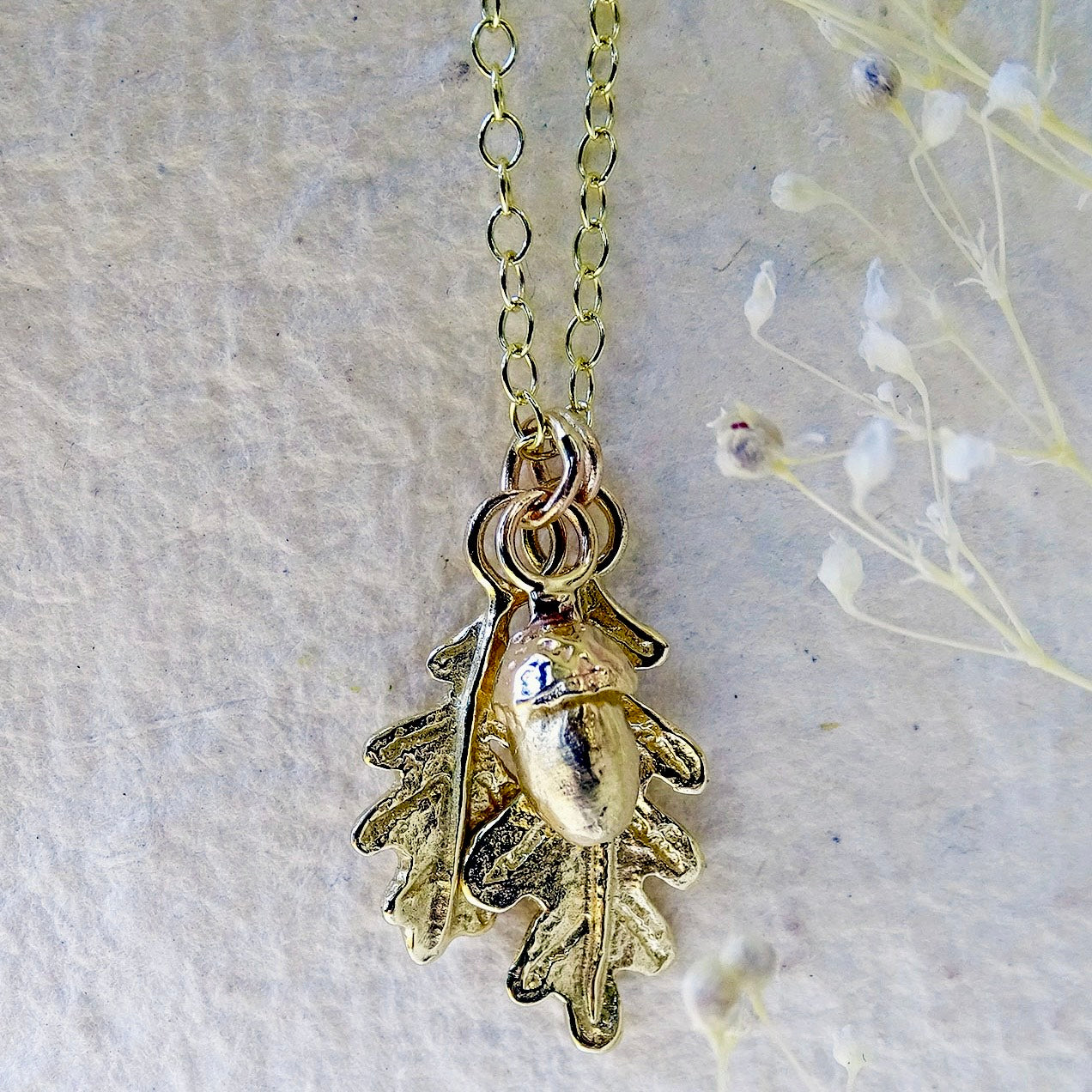 Oak Leaves and Acorn pendant, 9ct yellow gold