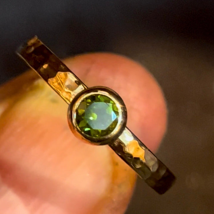 Pebble ring, 4.50mm Green Tourmaline, 2.75mm x 1.50mm rectangle hammered square profile band