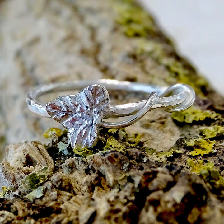 Little Ivy leaf ring