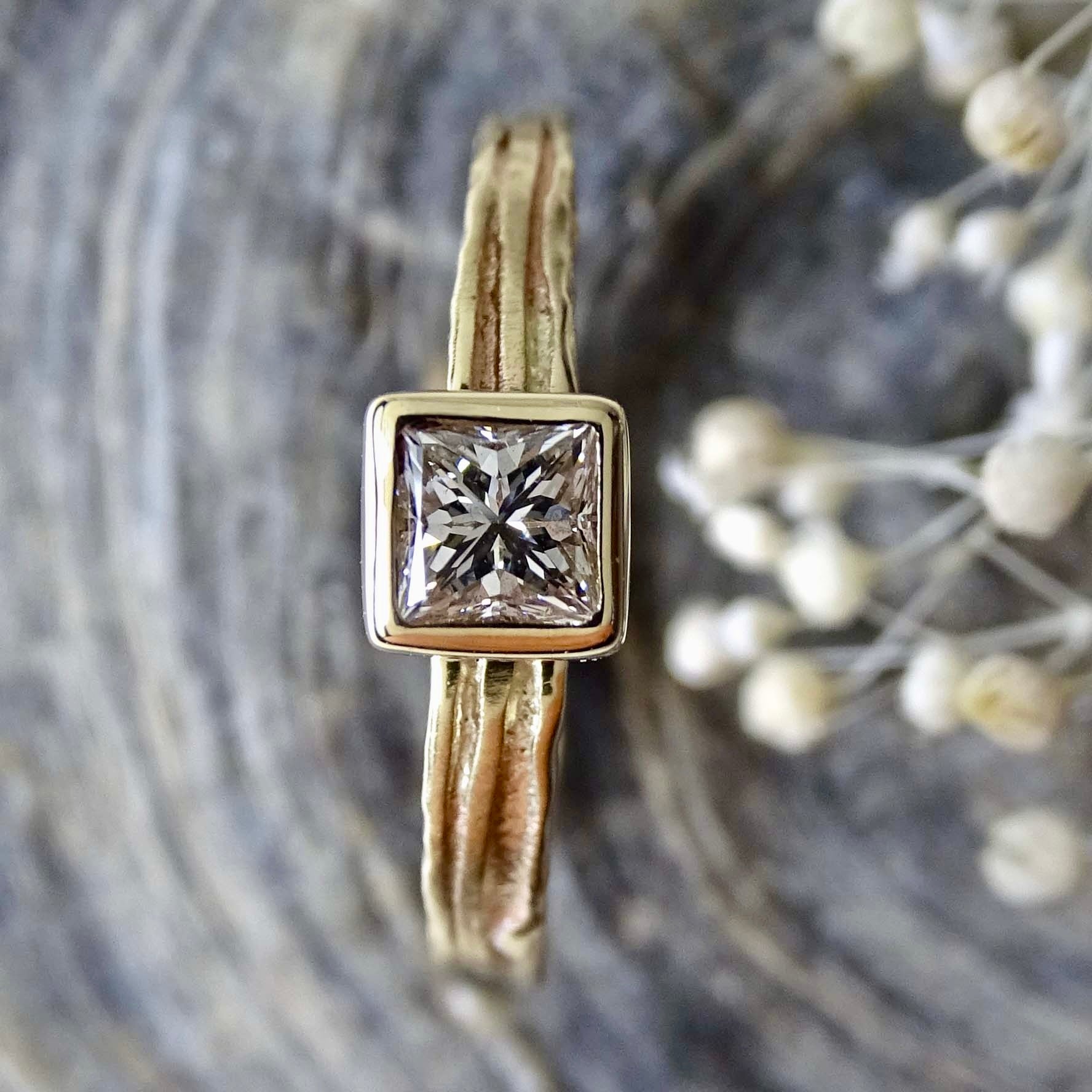 Narrow Reed ring, 9ct yellow gold, 3.50mm Princess Diamond