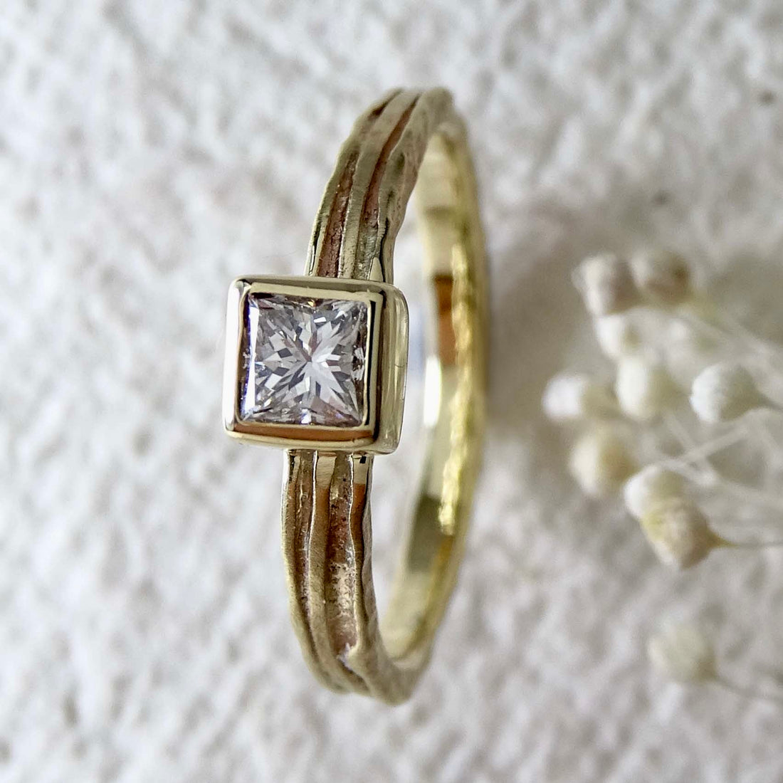 Narrow Reed ring, 9ct yellow gold, 3.50mm Princess Diamond