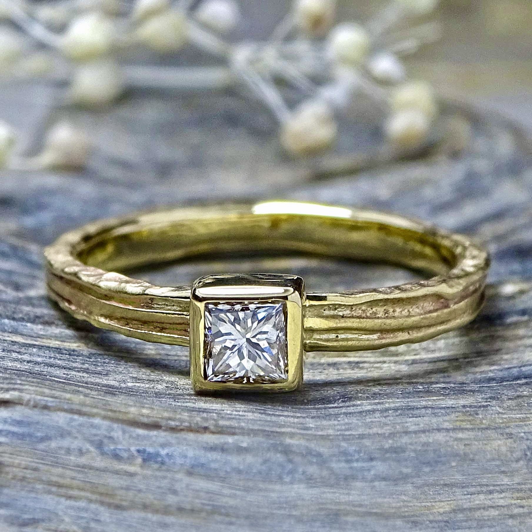 Narrow Reed ring, 9ct yellow gold, 3.50mm Princess Diamond