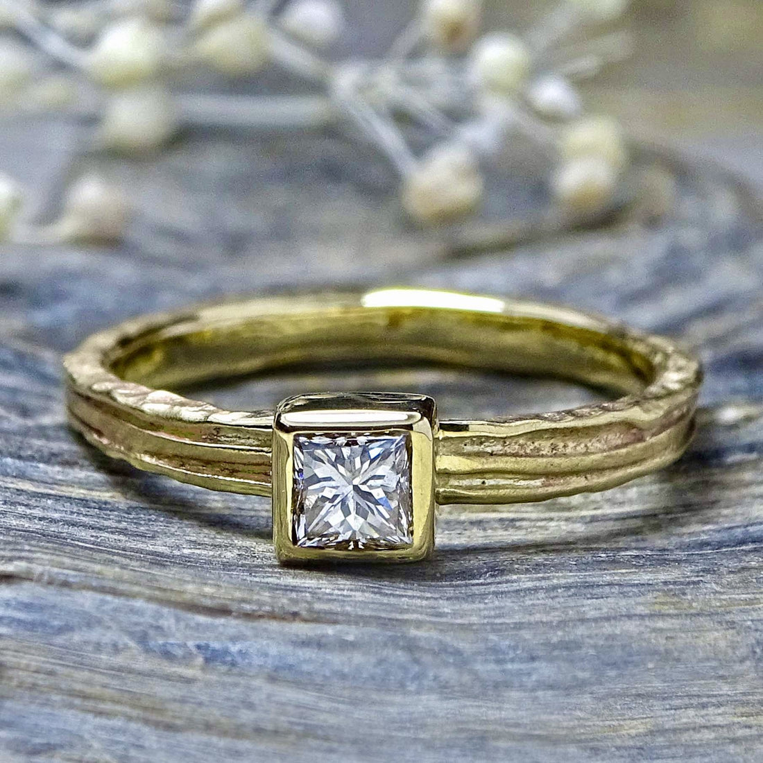 Narrow Reed ring, 9ct yellow gold, 3.50mm Princess Diamond