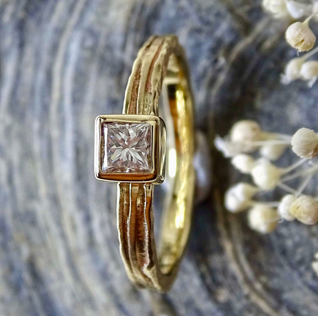 Narrow Reed ring, 9ct yellow gold, 3.50mm Princess Diamond