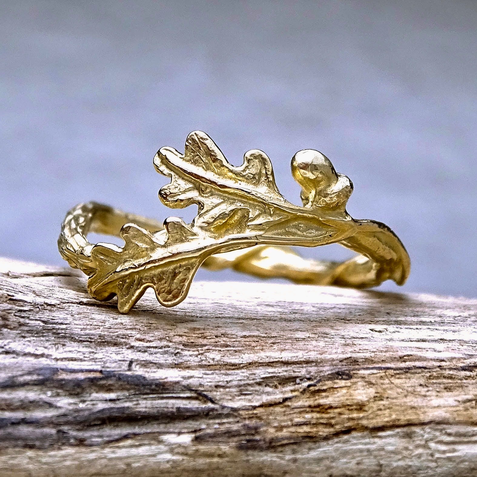 Oak Leaves and Acorn ring, 9ct yellow gold