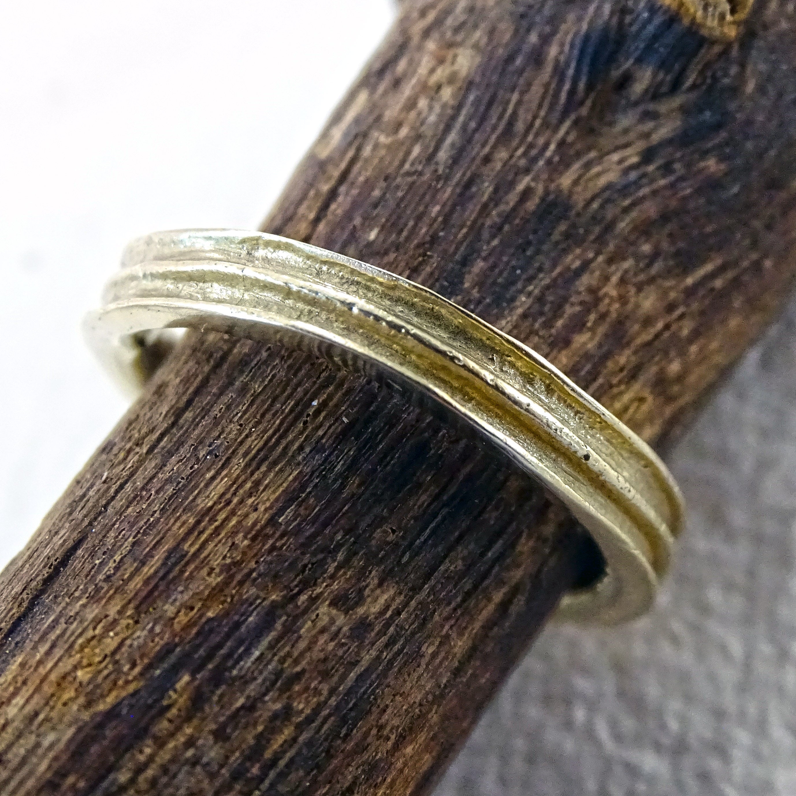 Reed ring, medium width, 9ct yellow gold