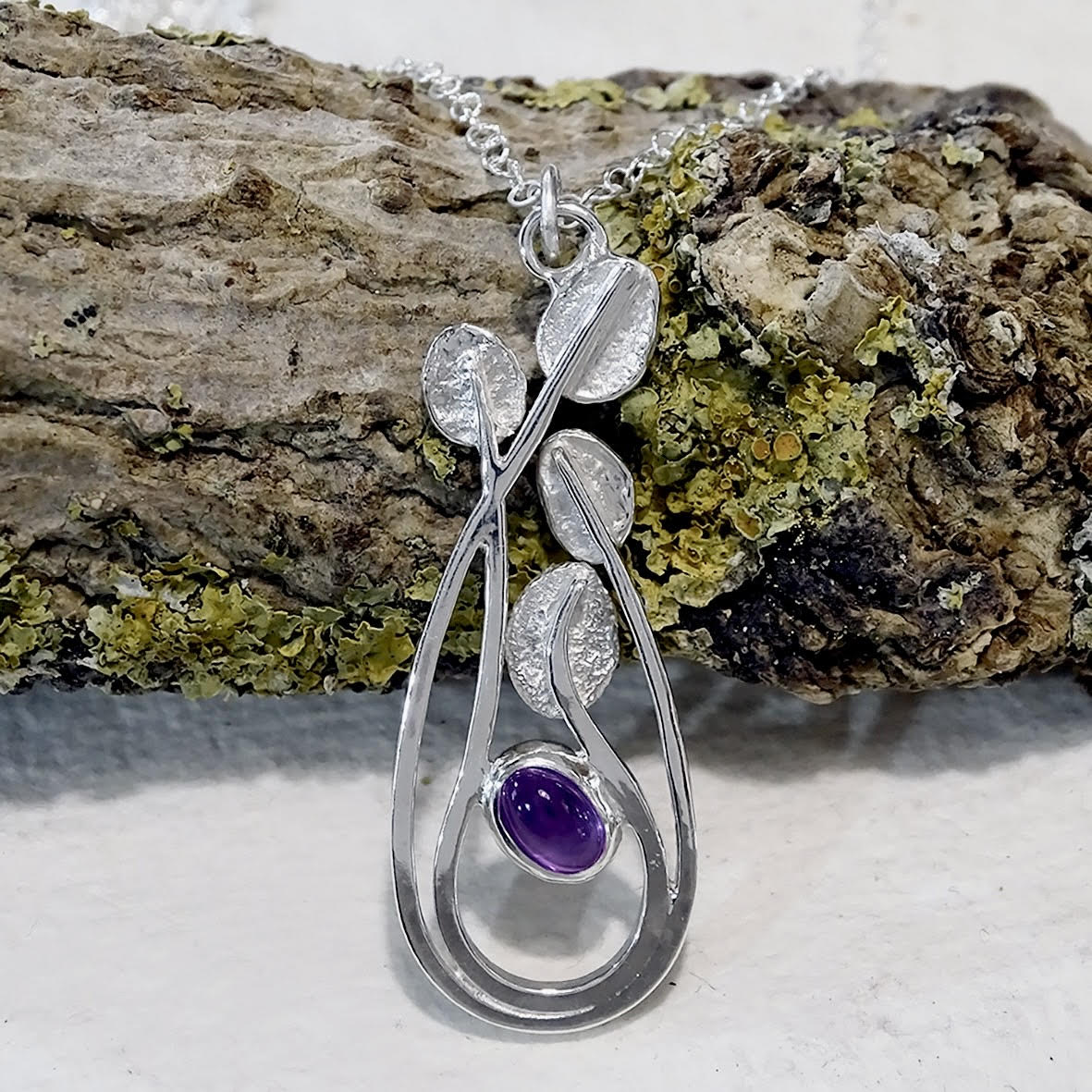 Wild Wood Entwining Leaves pendant with Amethyst