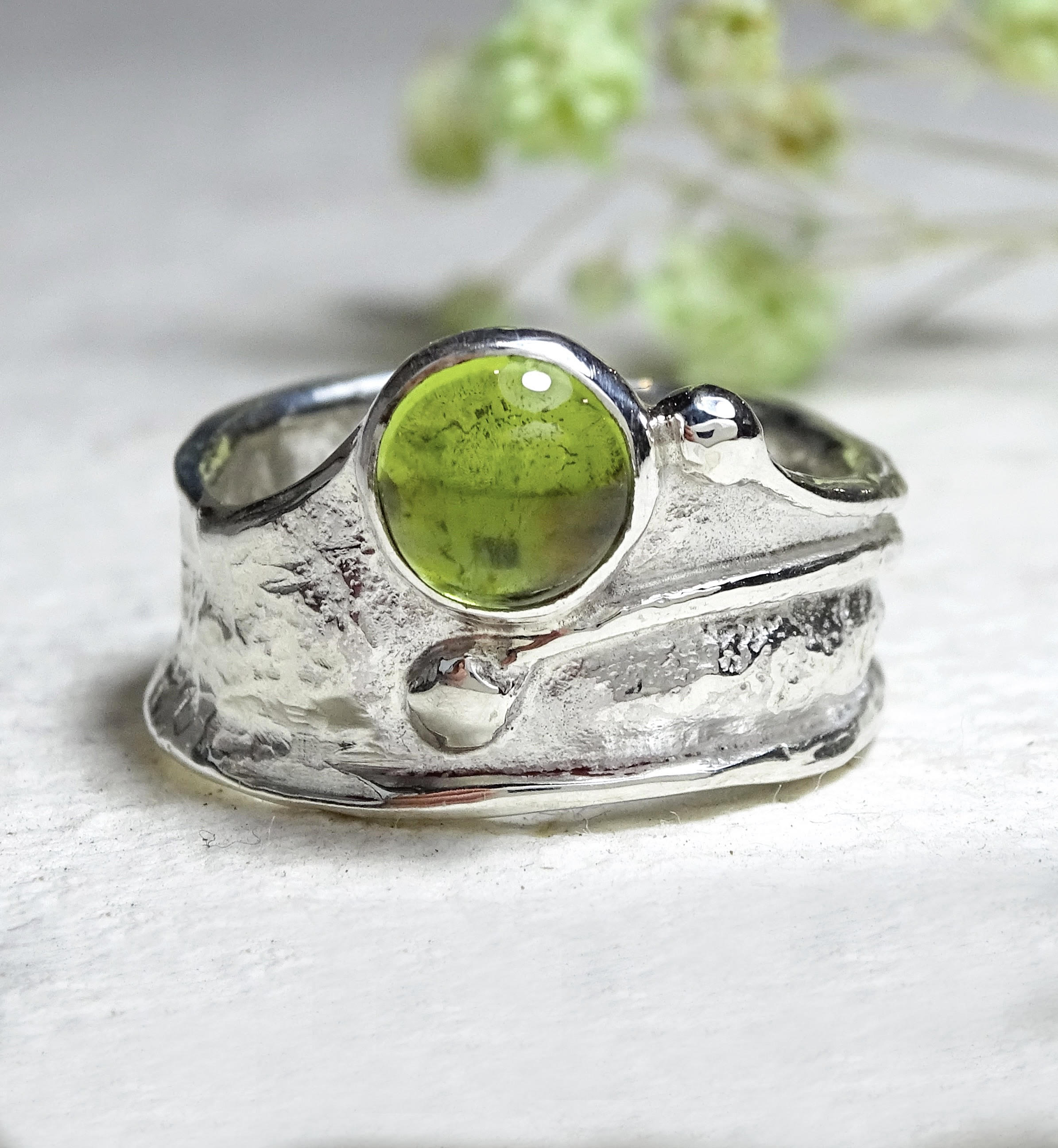 Wide Wild Wood Tendril Ring, 7mm Peridot