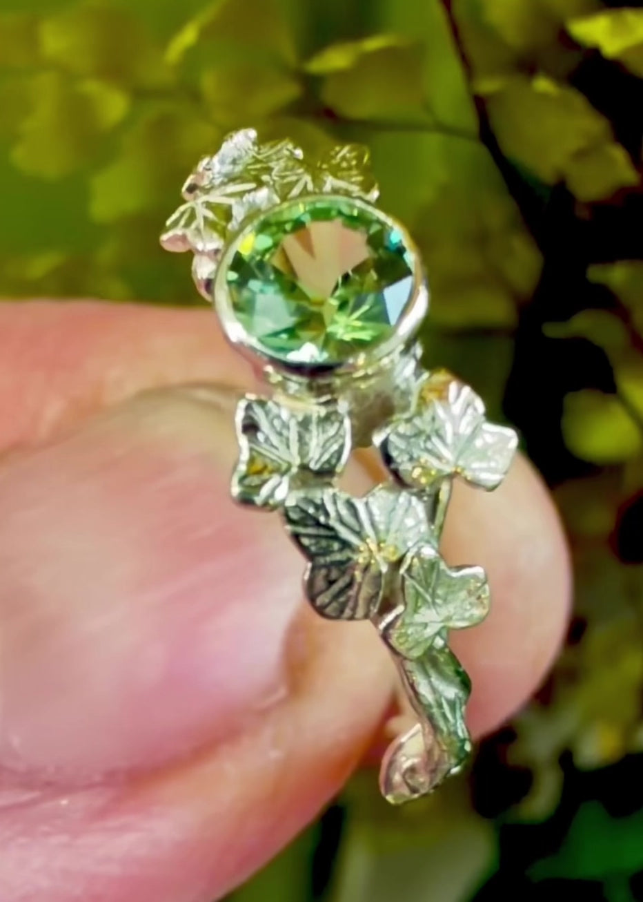 Entwining Ivy Leaves ring, 9ct white gold, 5mm Green Sapphire