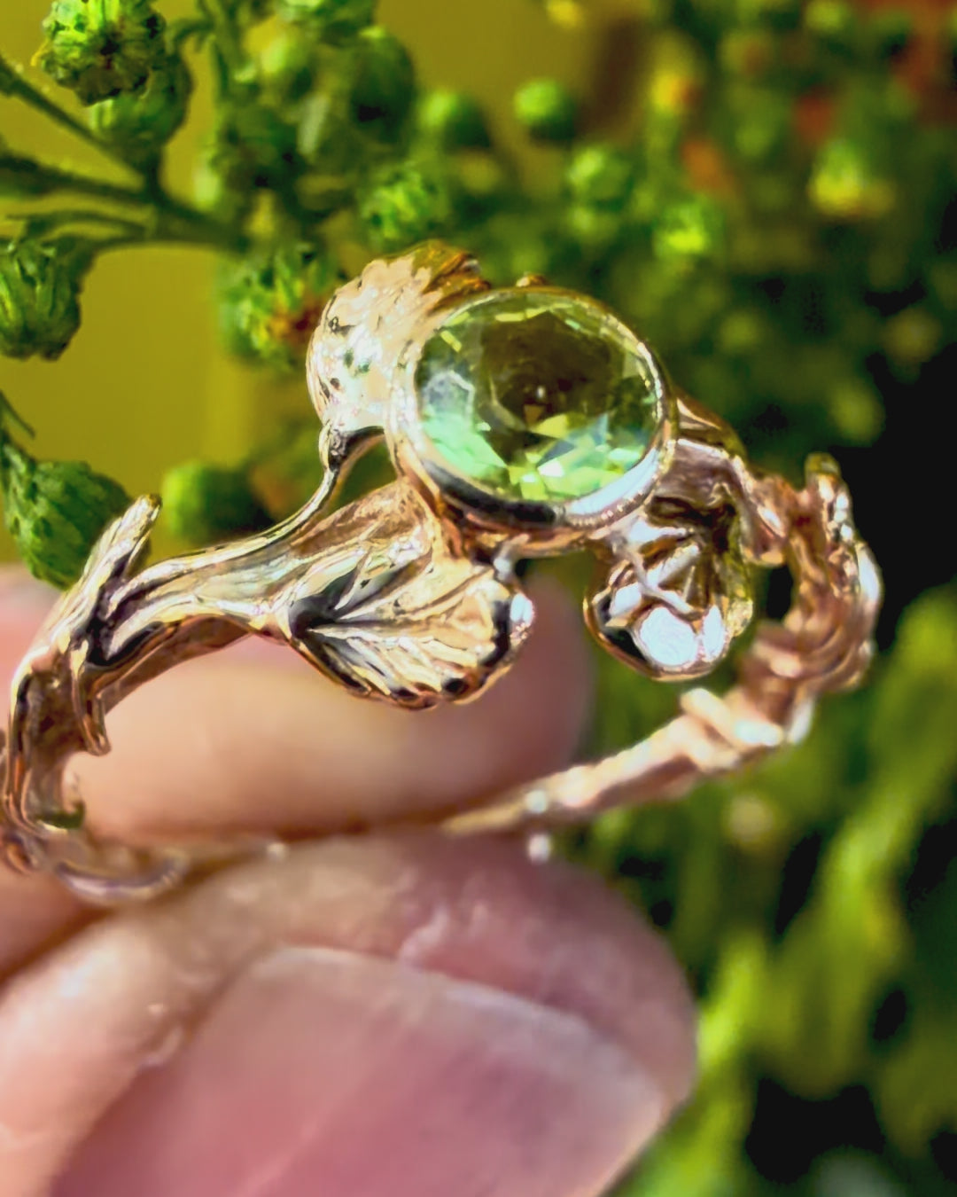 Entwining Leaves ring, 4mm Peridot, 9ct yellow gold