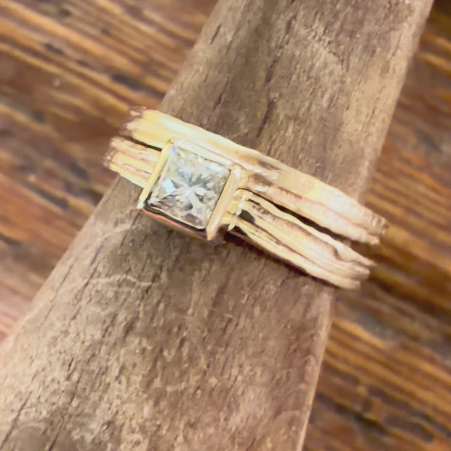 Narrow Reed ring, 9ct yellow gold, 3.50mm Princess Diamond